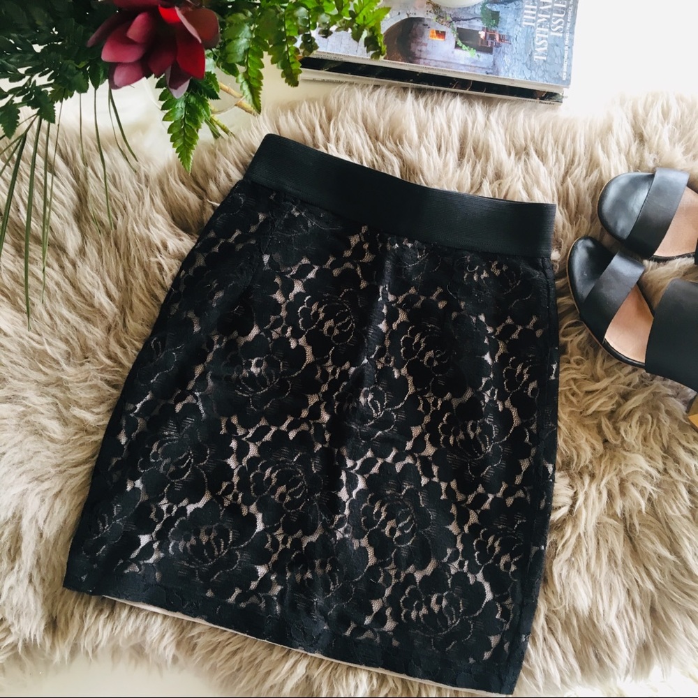 H&M Lace Pencil Skirt